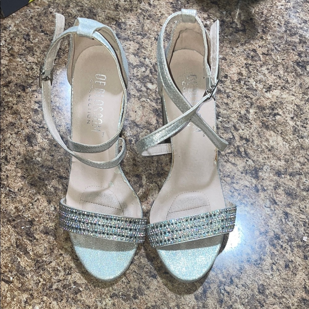 De Blossom Collection Sandals 5.5 Elegant Silver Rhinestone Women's Sandals